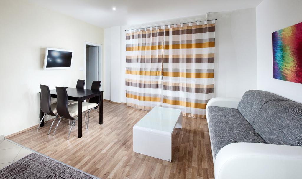 Apartments Kopecna With Parking Brno Exterior photo
