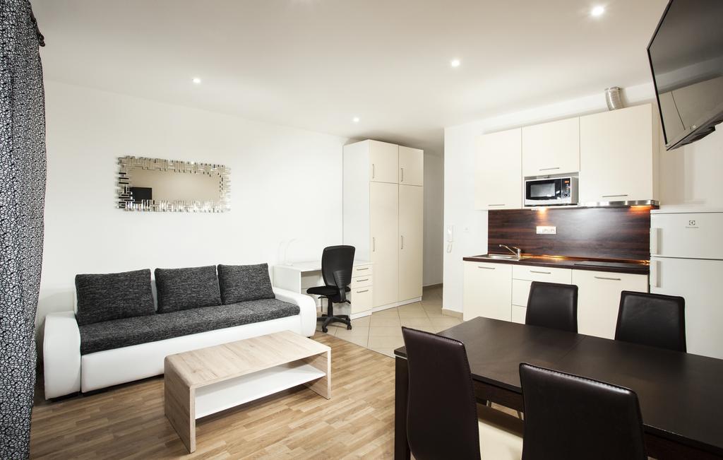 Apartments Kopecna With Parking Brno Exterior photo