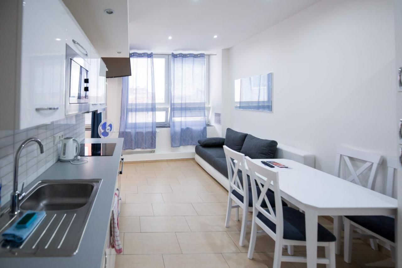 Apartments Kopecna With Parking Brno Exterior photo