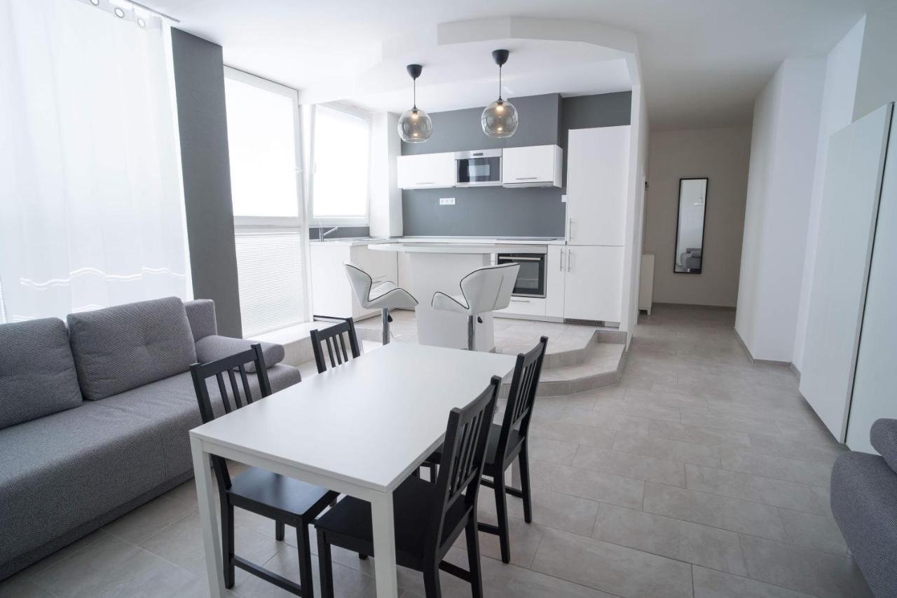 Apartments Kopecna With Parking Brno Exterior photo