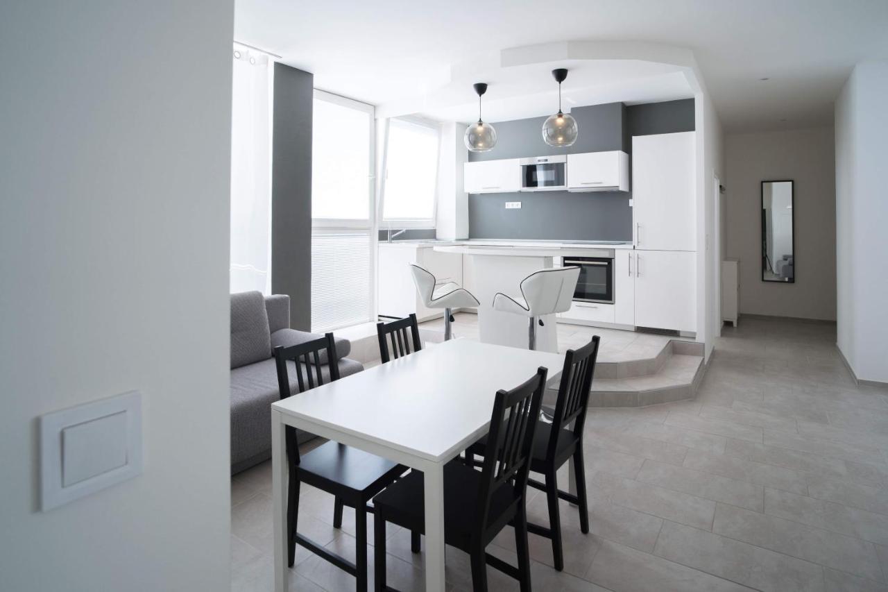 Apartments Kopecna With Parking Brno Exterior photo